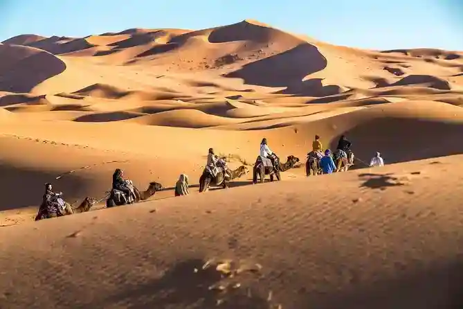 Noche en el desierto Merzouga y Paseo en camello