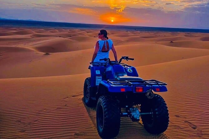 ¿Cuál es la temperatura en el desierto de Merzouga por la noche?