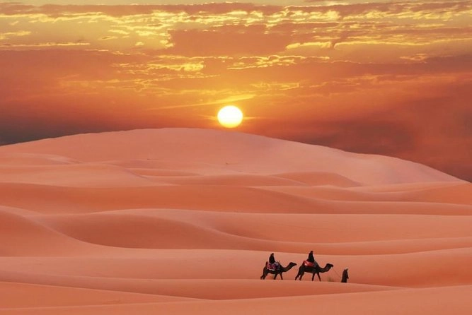 Increíble Paseo en Camello al atardecer en Merzouga Desierto
